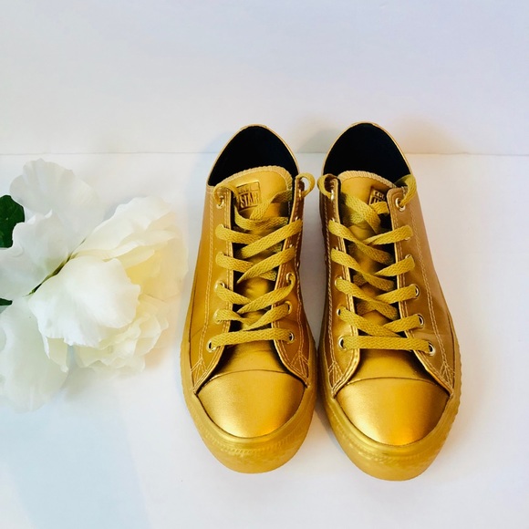 gold converse size 5